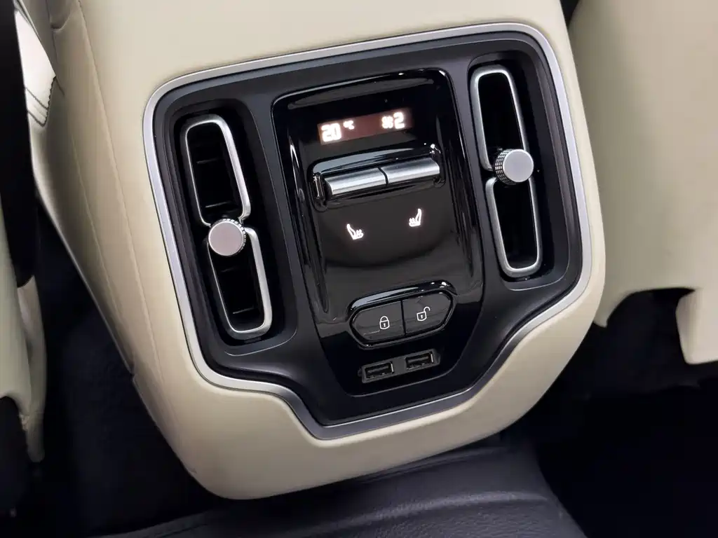 Aston Martin DBX — миниатюра 26