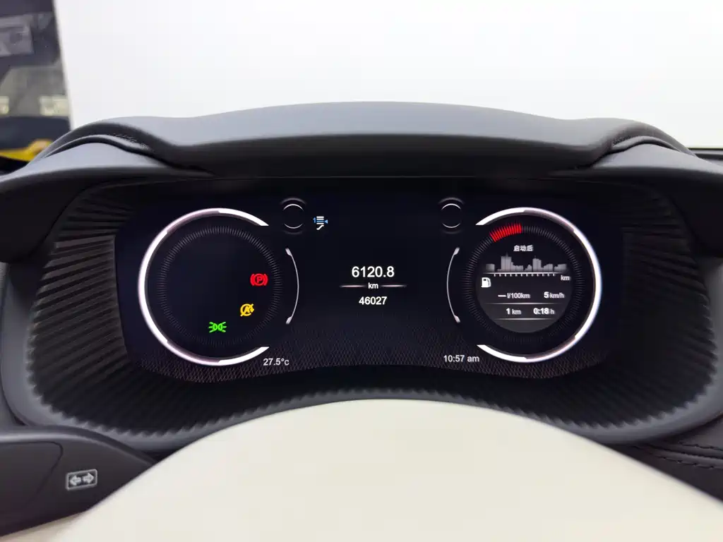 Aston Martin DBX — миниатюра 17