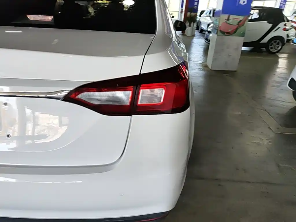 Roewe 360 — миниатюра 8