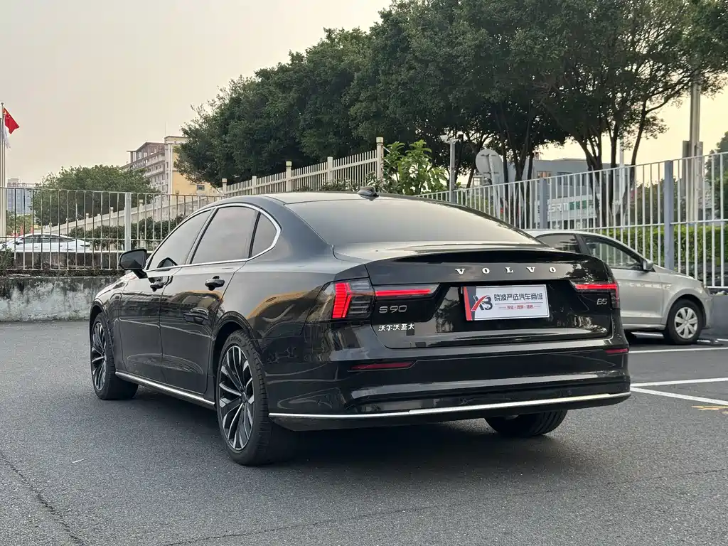 Volvo S90 — миниатюра 9