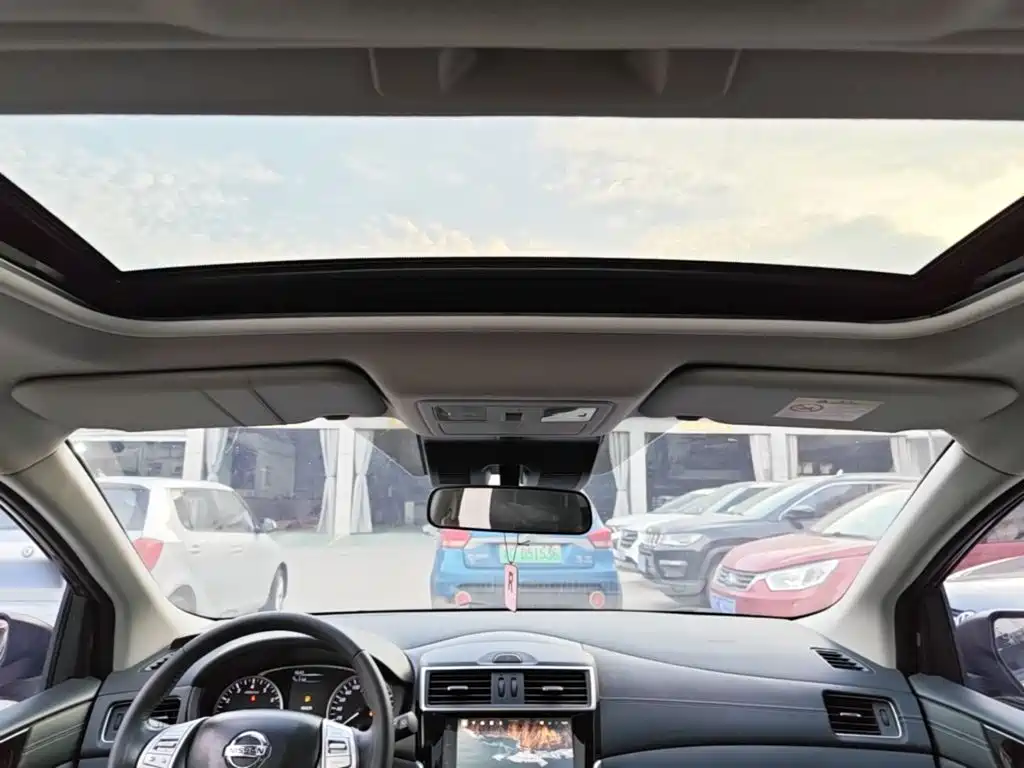 Nissan Tiida — миниатюра 18