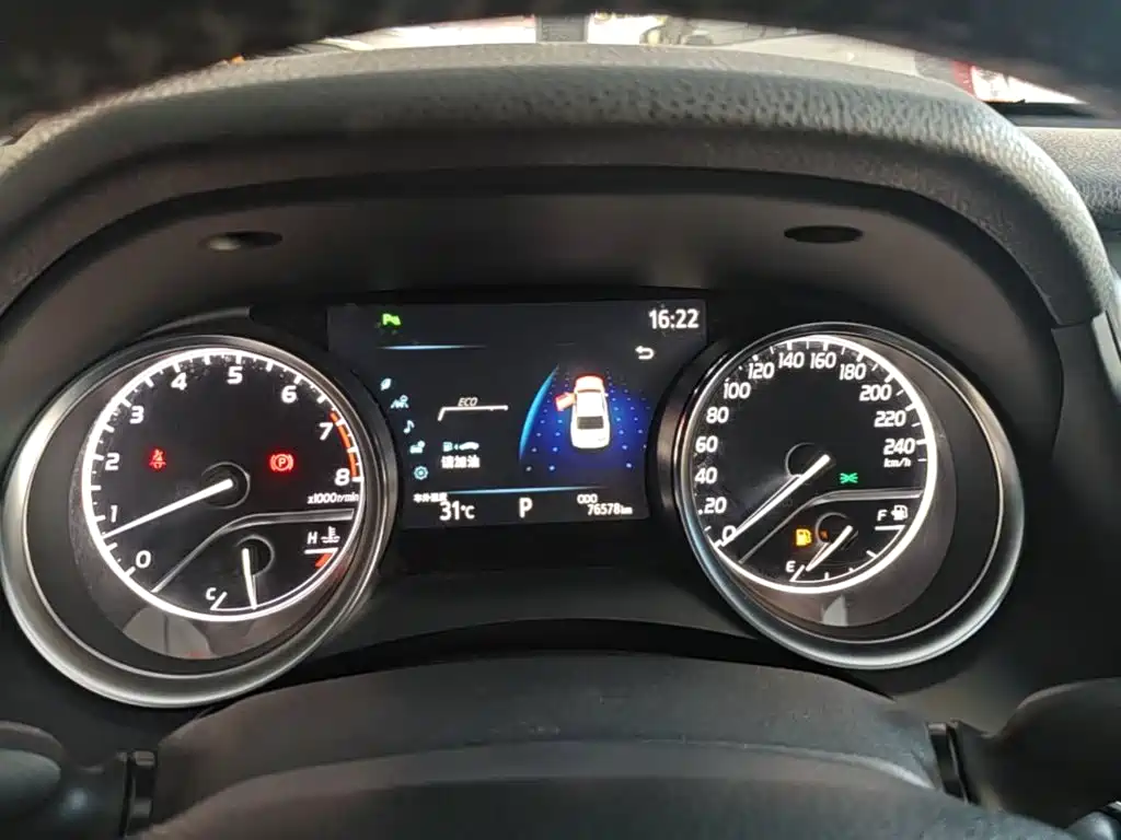 Toyota Camry — миниатюра 12
