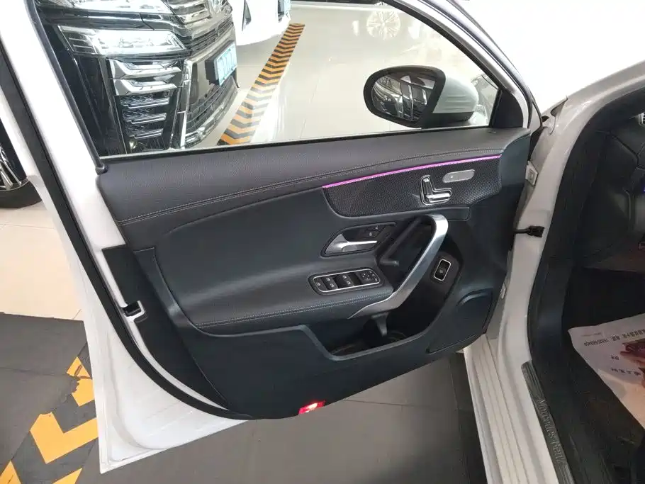 Mercedes-Benz A-Class — миниатюра 7