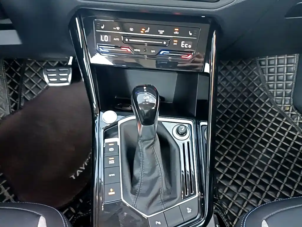 Volkswagen 探岳 GTE — миниатюра 14