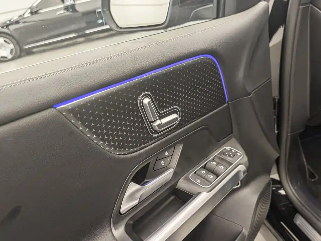 Mercedes-Benz GLB 2024 GLB 220