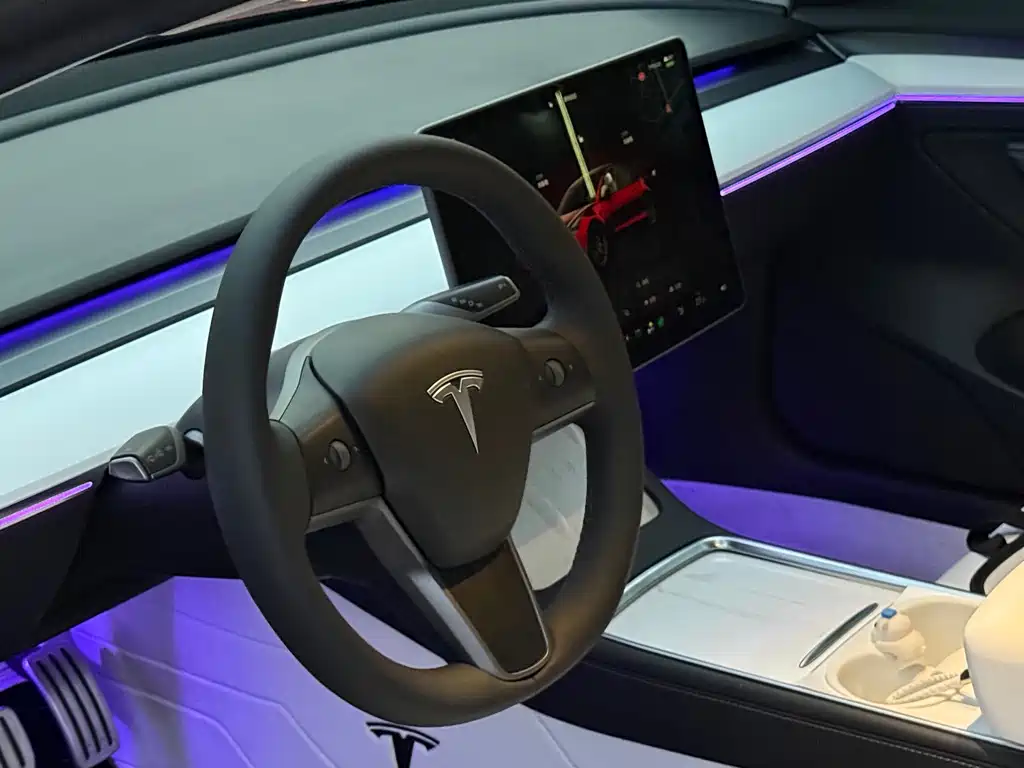 Tesla Model 3 — миниатюра 9