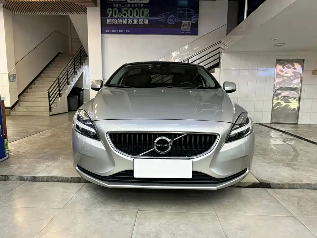 Volvo V40 — миниатюра 2