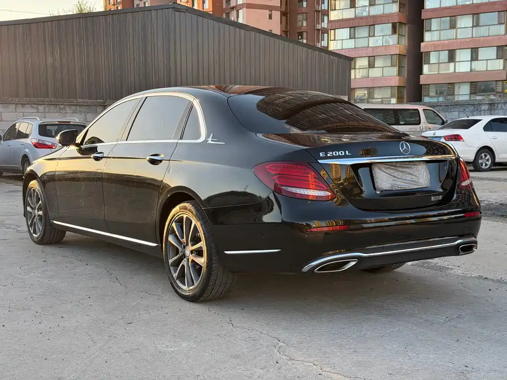 Mercedes-Benz E-Class — миниатюра 4