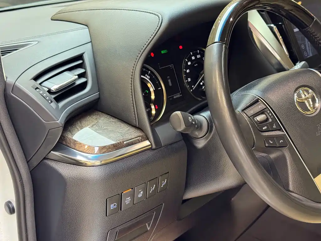 Toyota Vellfire — миниатюра 5