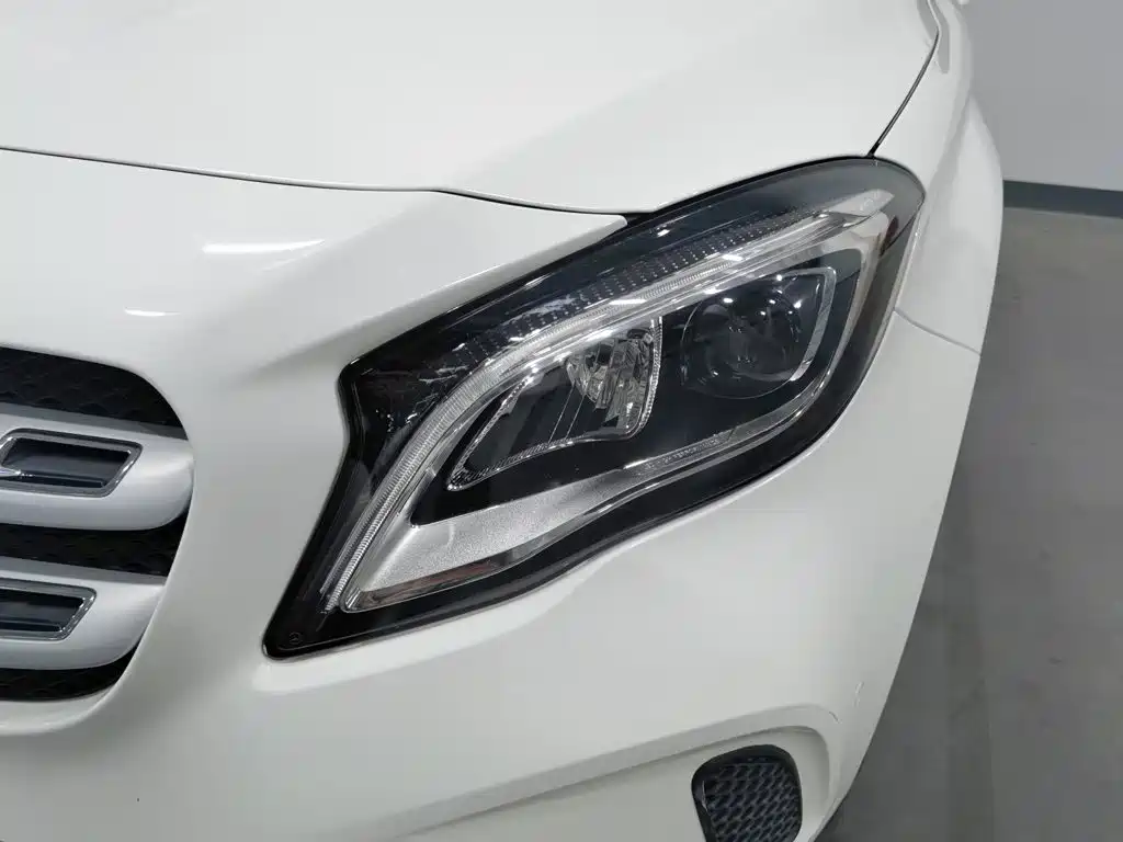 Mercedes-Benz GLA — миниатюра 7