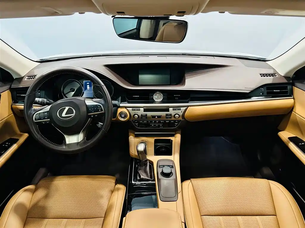 Lexus ES 2015 200 Comfort