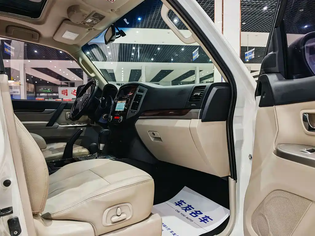 Mitsubishi Pajero (Import) — миниатюра 12