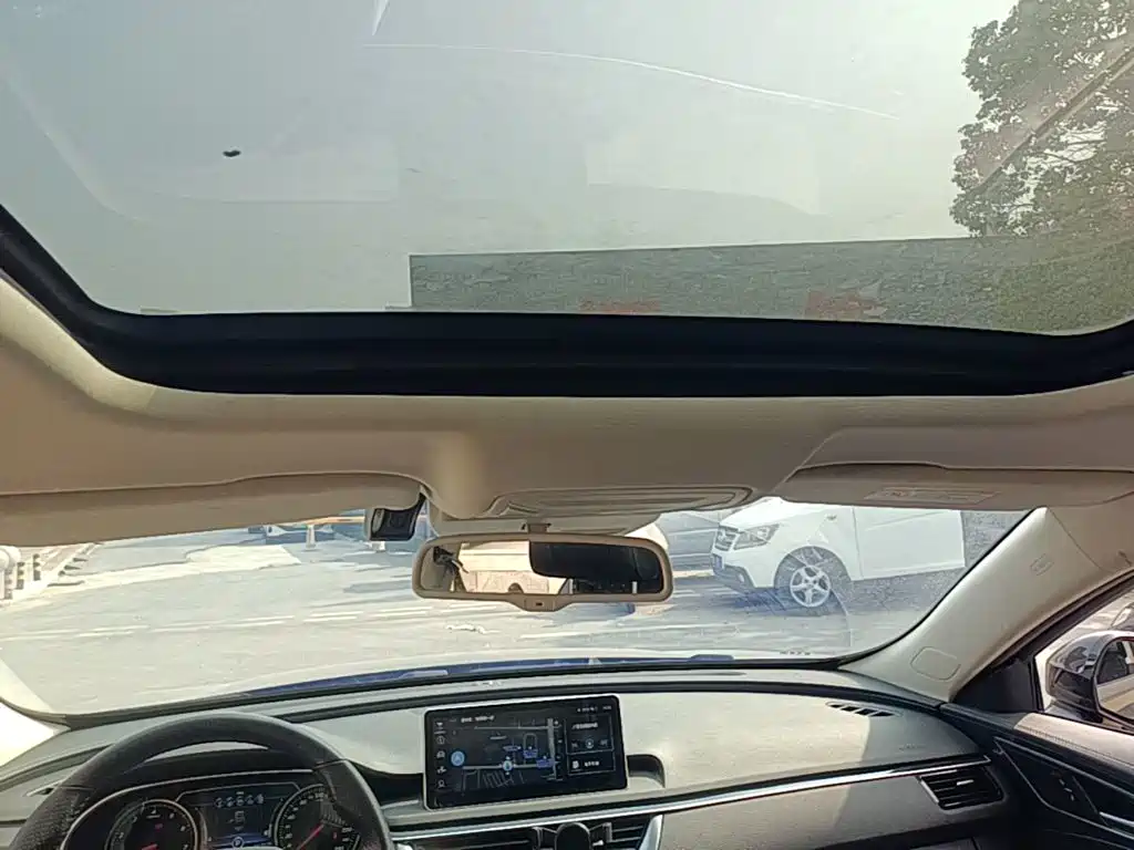 Hongqi Hongqi H5 — миниатюра 18