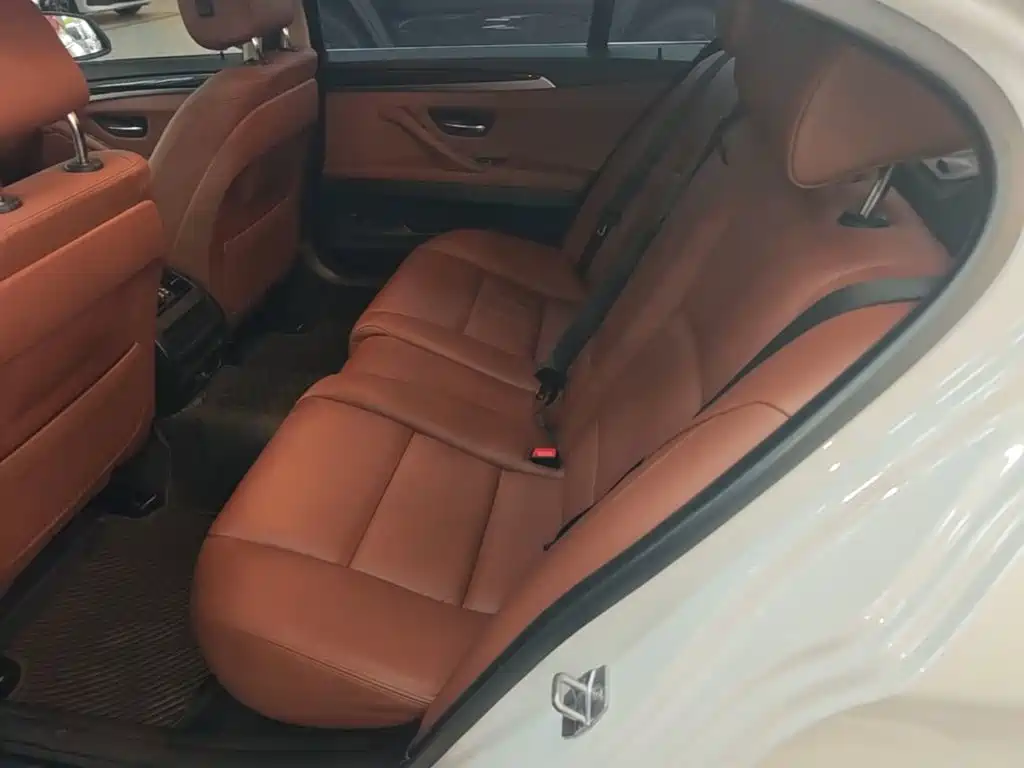 BMW 5 Series — миниатюра 17