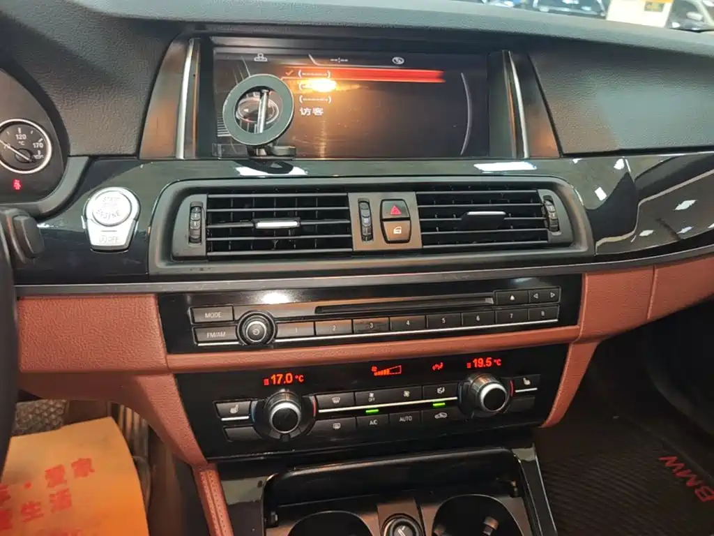 BMW 5 Series — миниатюра 13