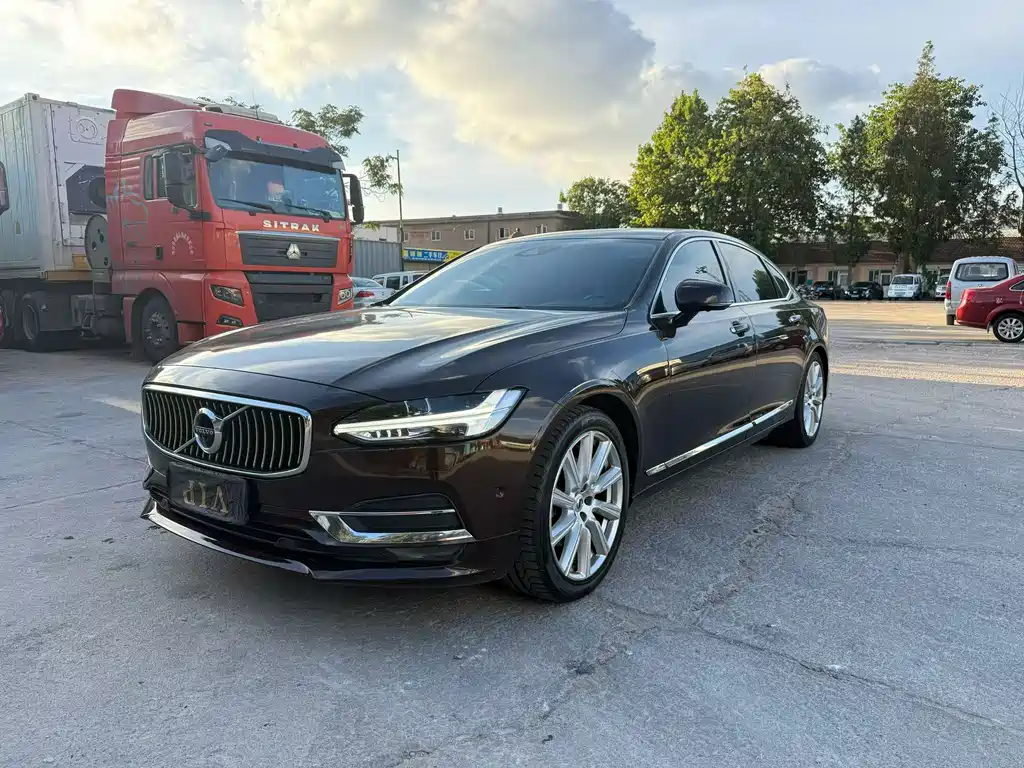 Volvo S90