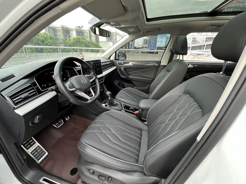 Volkswagen Tiguan L L 2024 330TSI AT R-Line