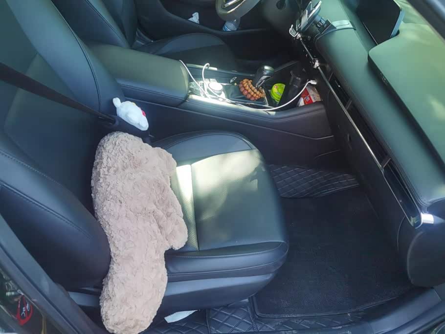 Mazda Mazda3 Axela 2.0 л 2022 г. Серебристо-серый, пробег 25500 км