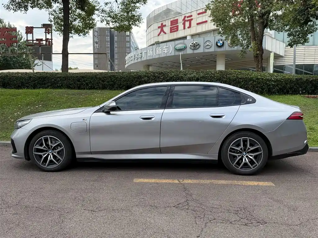 BMW i5 2025 eDrive 40L M Sport