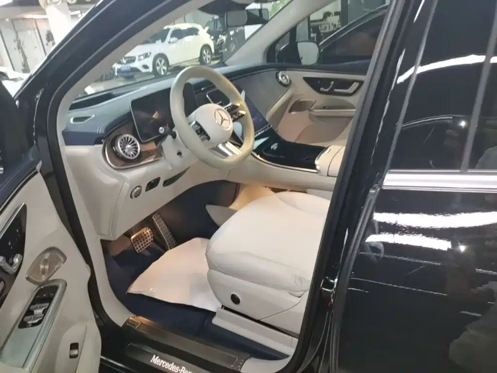 Mercedes-Benz EQE SUV — миниатюра 15