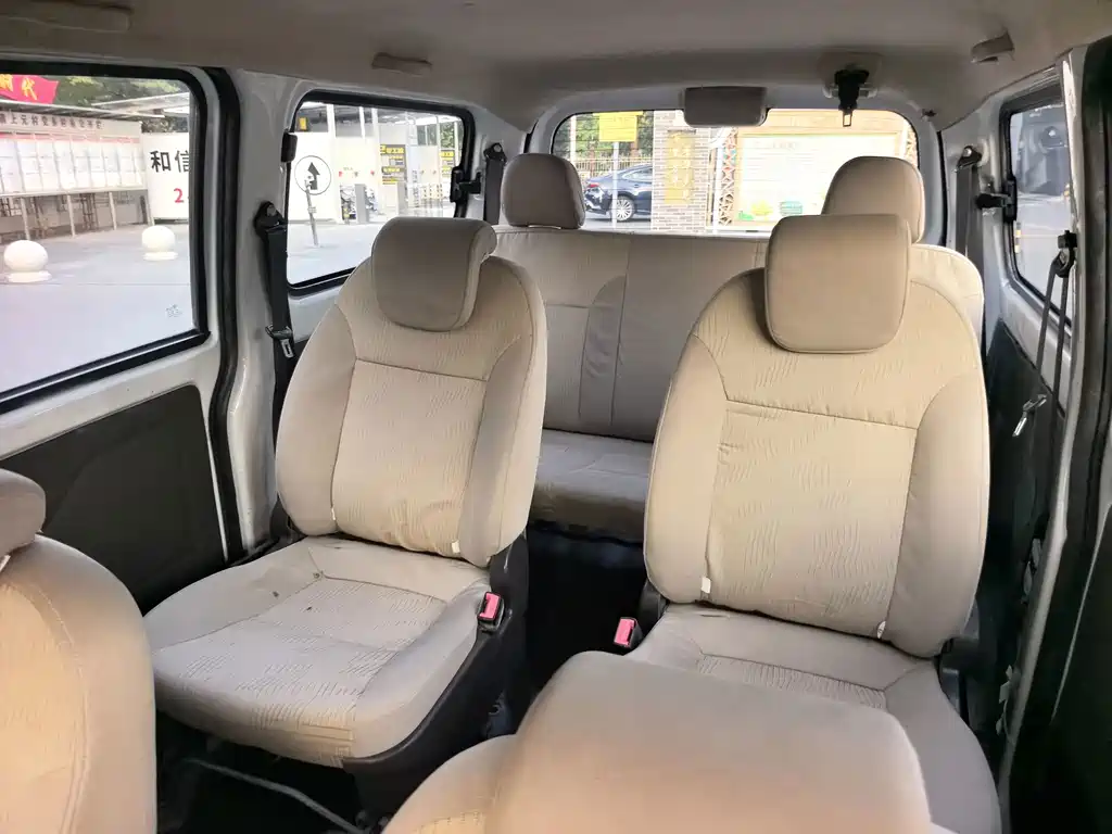 Wuling Rongguang V — миниатюра 18