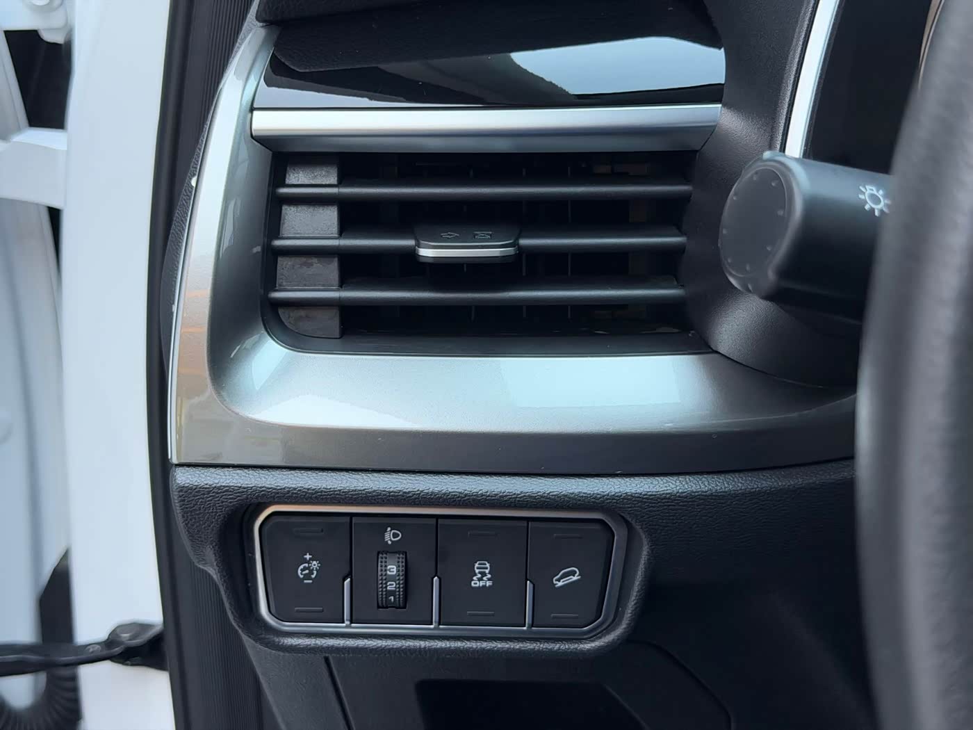 Haval Haval H6 1.5 л 2023 г. Белый, пробег 35000 км