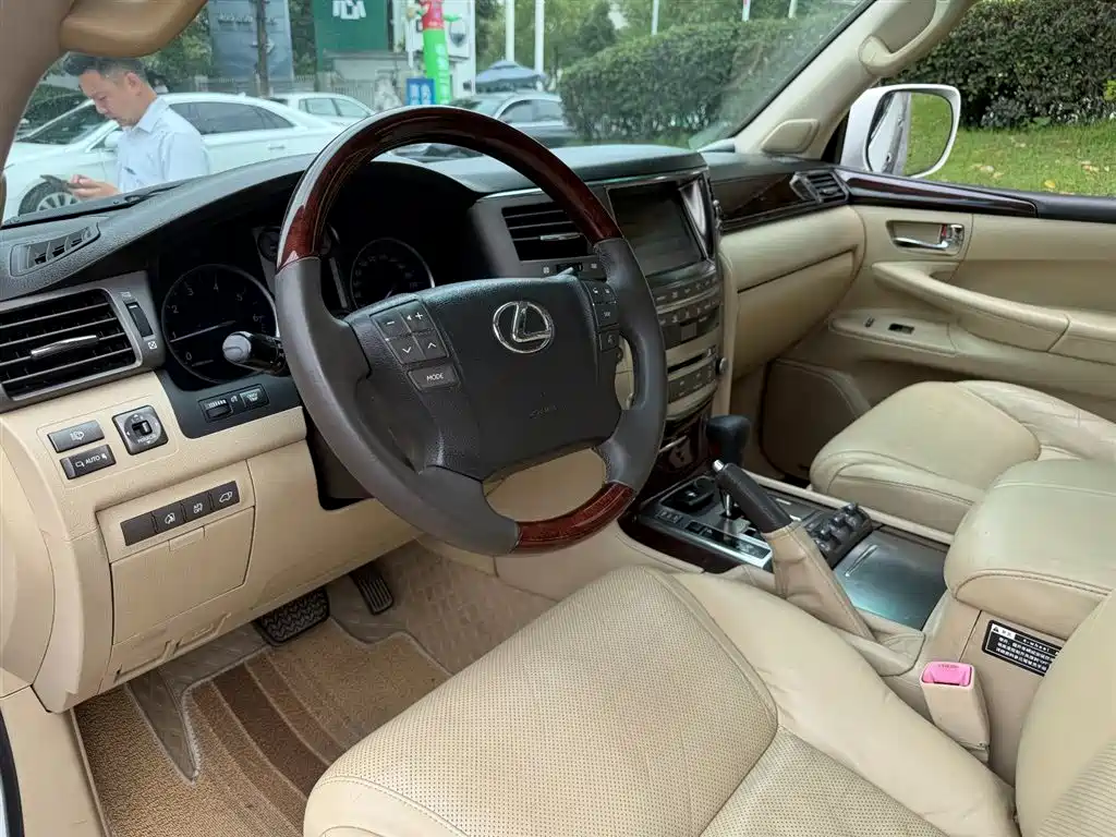 Lexus LX 2009 570