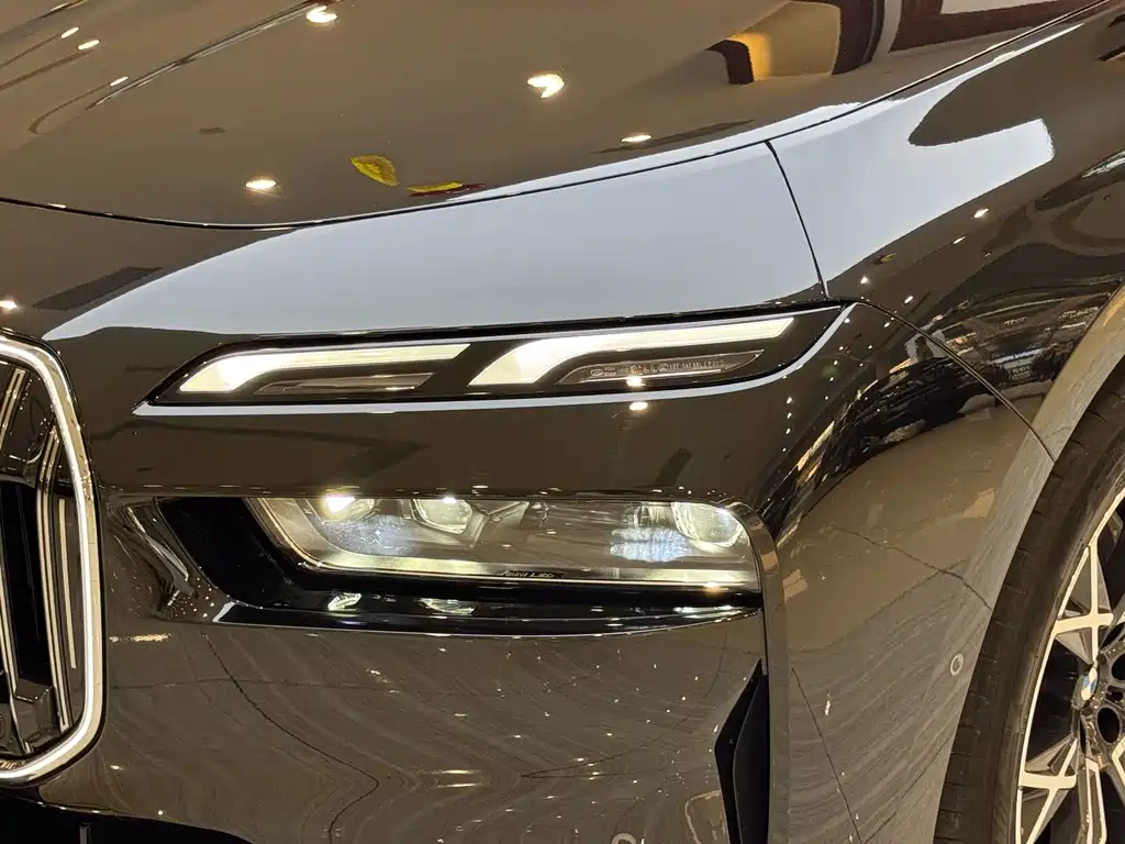 BMW 7 Series — миниатюра 25