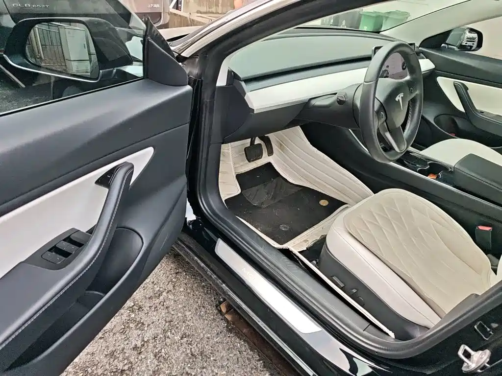 Tesla Model 3 — миниатюра 12