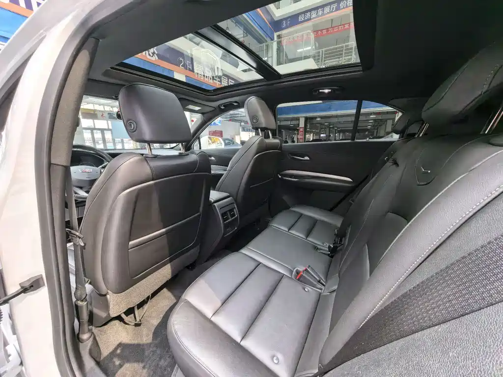 Cadillac XT4 — миниатюра 5
