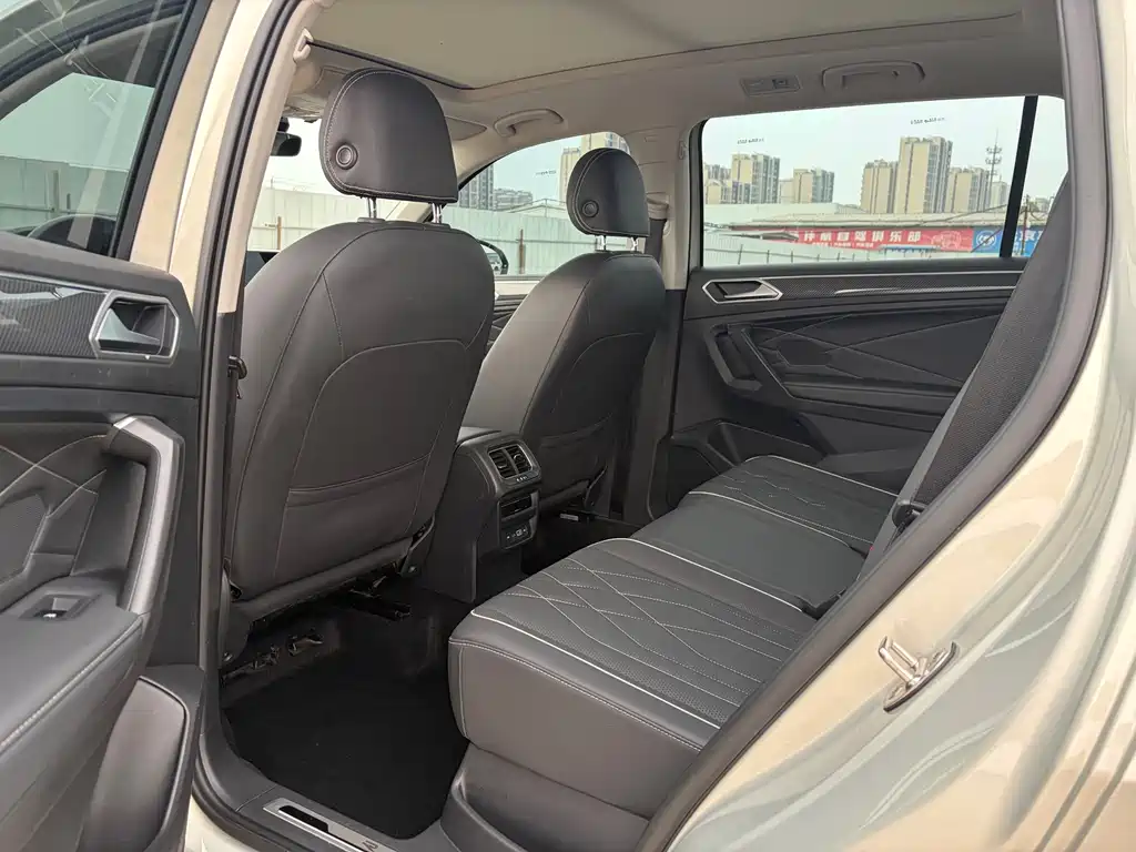 Volkswagen Tiguan L — миниатюра 10