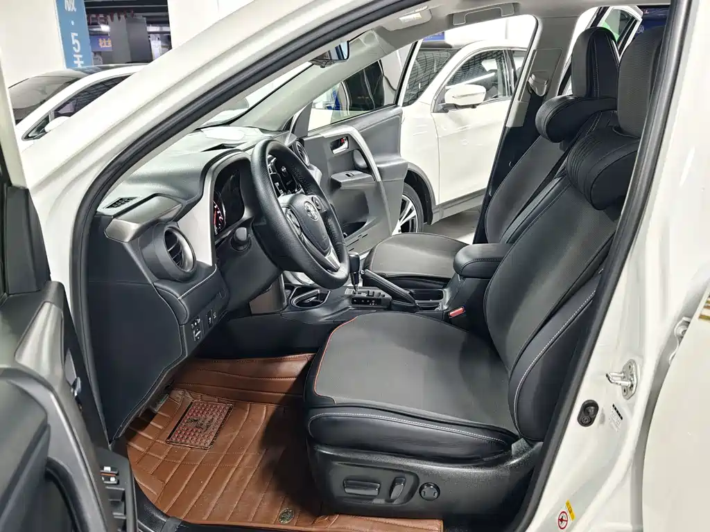 Toyota RAV4 — миниатюра 5