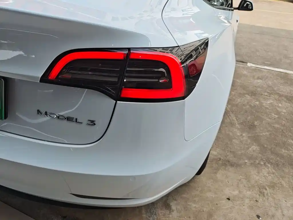Tesla Model 3 — миниатюра 8
