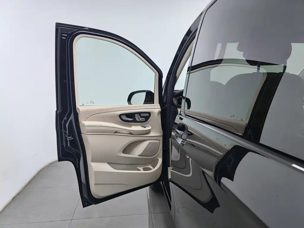 Mercedes-Benz V-Class — миниатюра 8