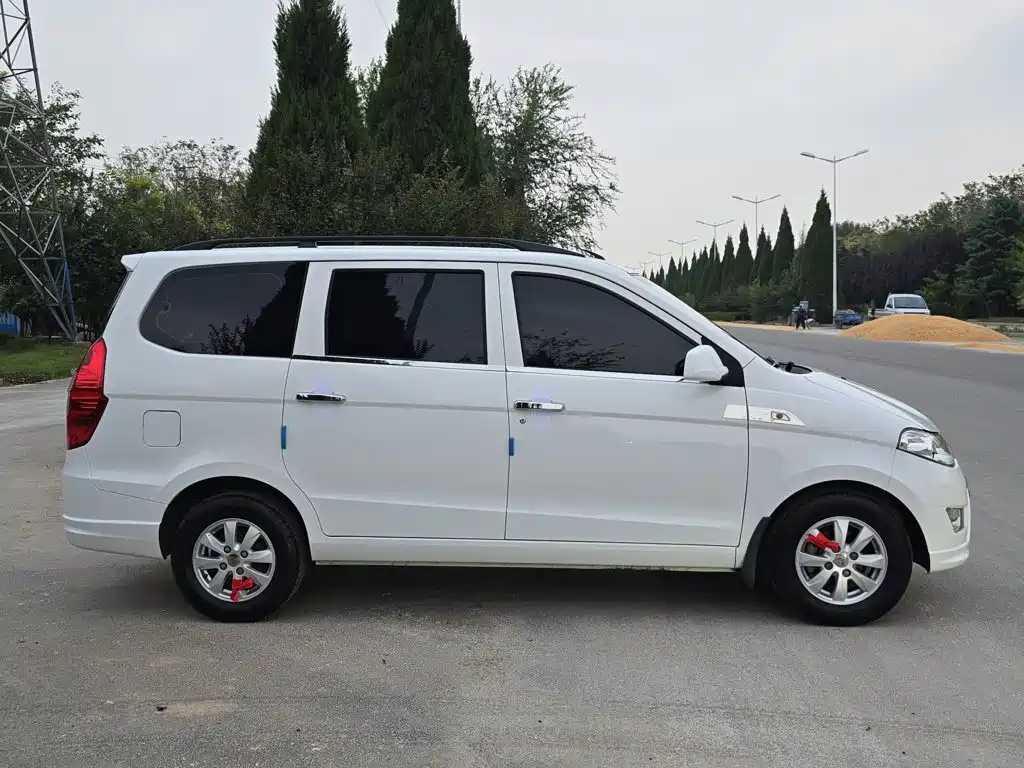 Wuling Hongguang — миниатюра 19