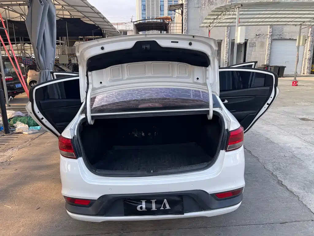 Kia K2 — миниатюра 11