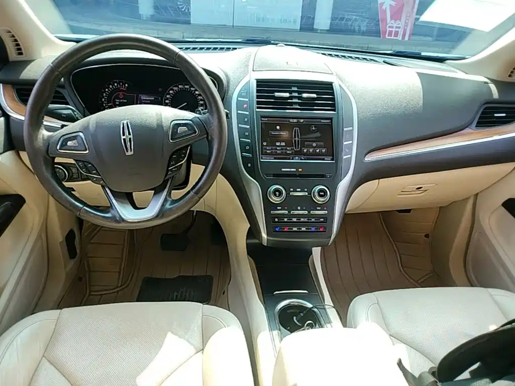 Lincoln MKC — миниатюра 10