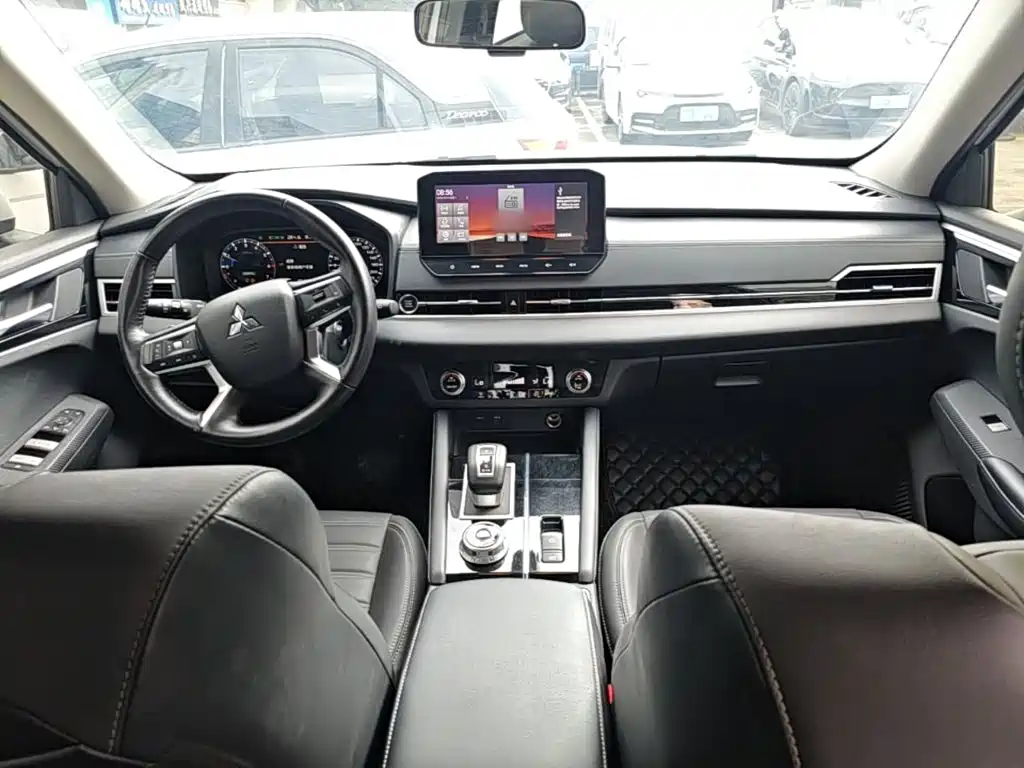 Mitsubishi Outlander — миниатюра 10