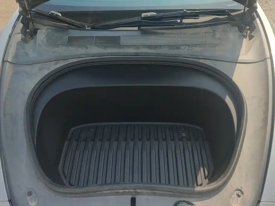 Tesla Model 3 — миниатюра 10
