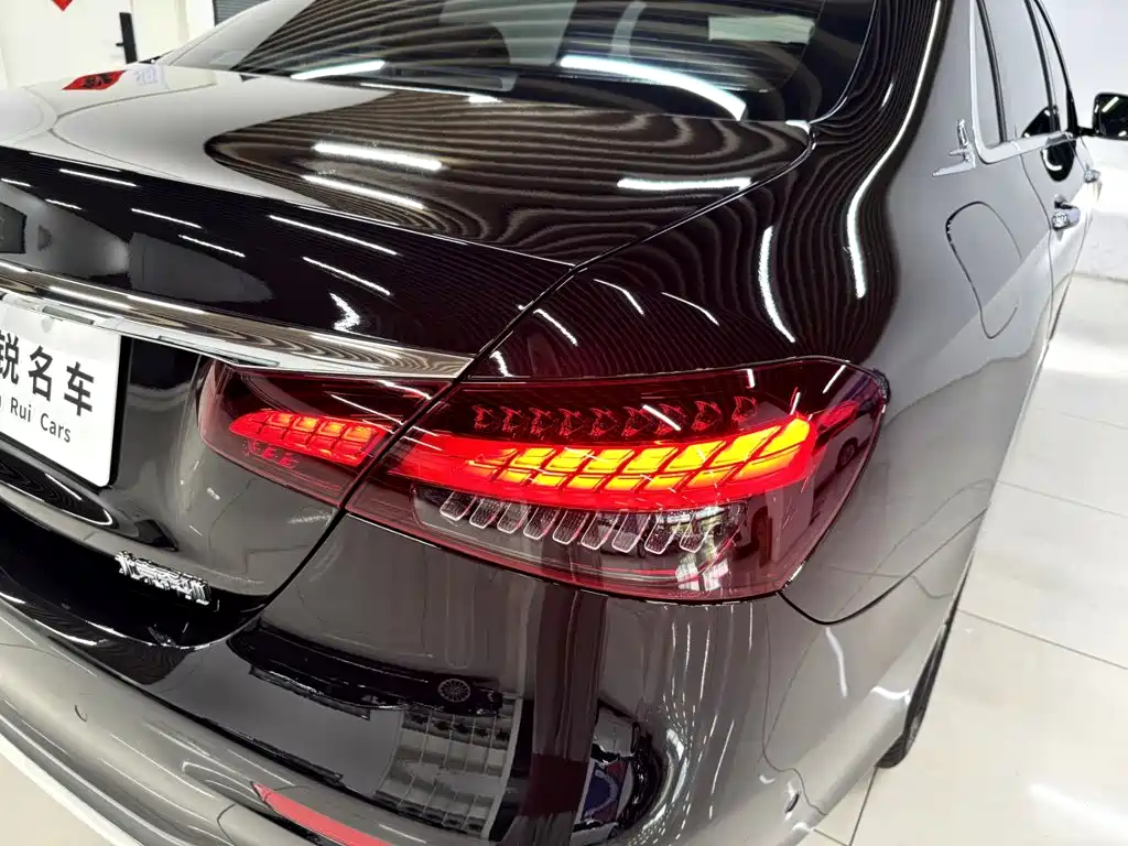 Mercedes-Benz E-Class — миниатюра 7
