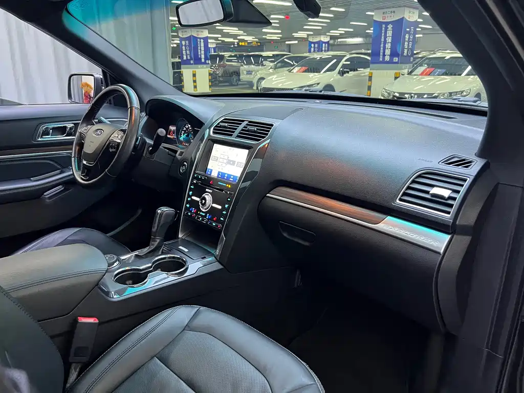 Ford Explorer (Import) — миниатюра 12