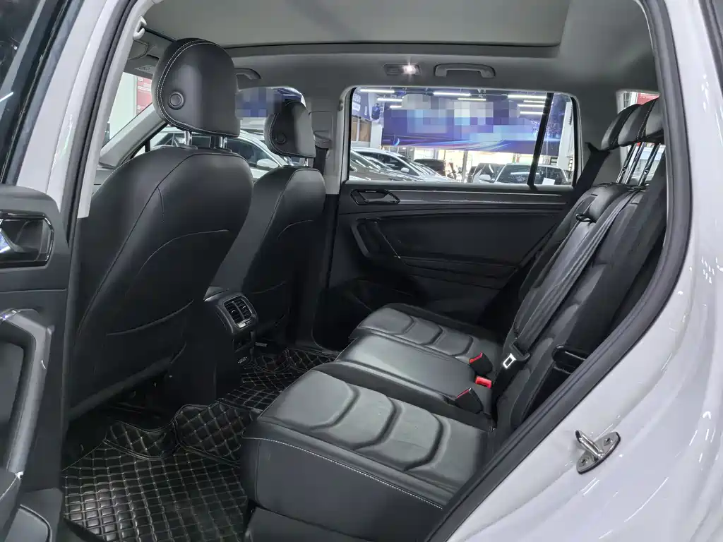 Volkswagen Tiguan L L 2021 330TSI AT R-Line