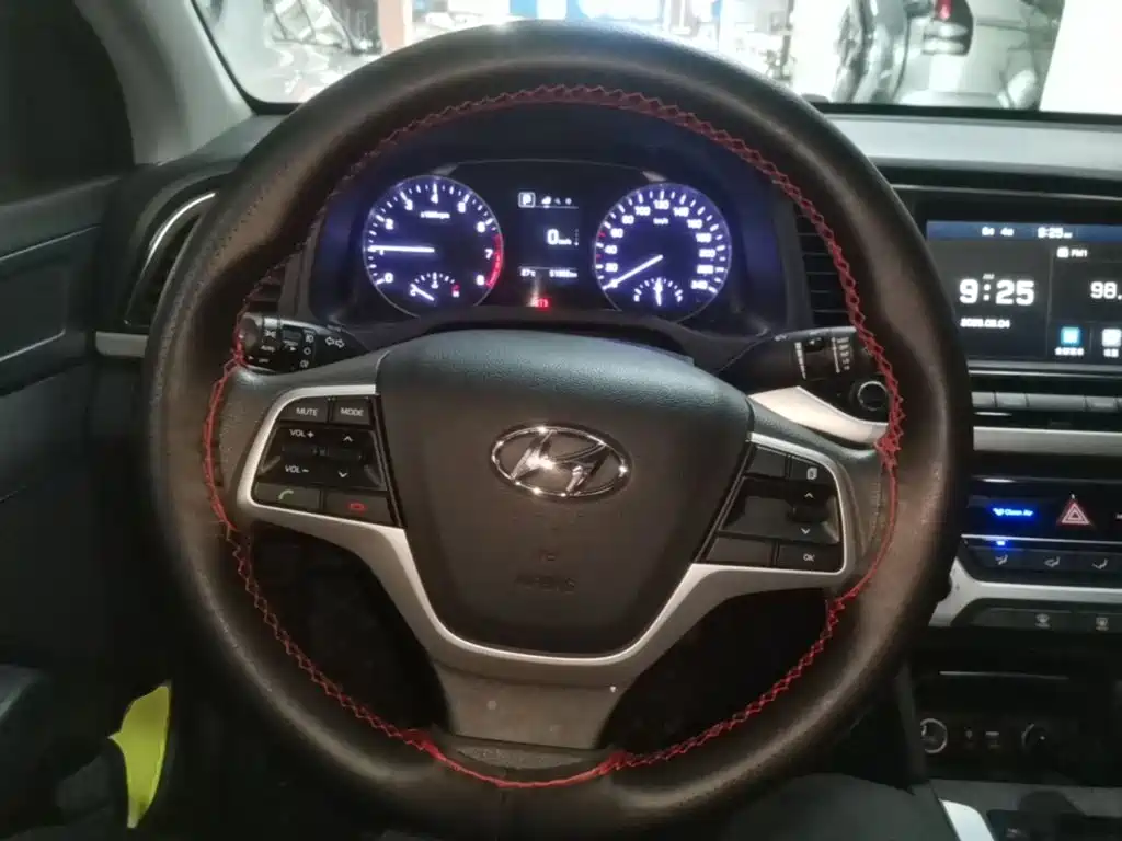 Hyundai Elantra — миниатюра 11