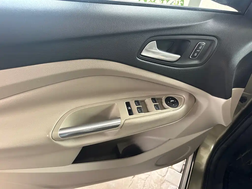 Ford Kuga — миниатюра 4