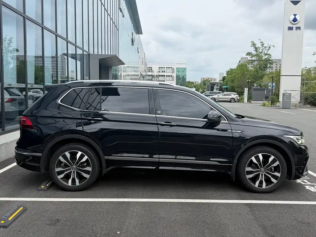 Volkswagen Tiguan L — миниатюра 4