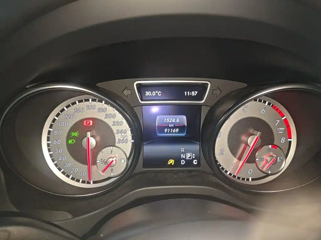 Mercedes-Benz GLA — миниатюра 12