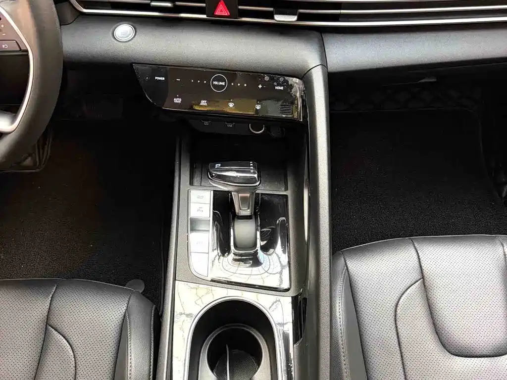 Hyundai Elantra — миниатюра 16
