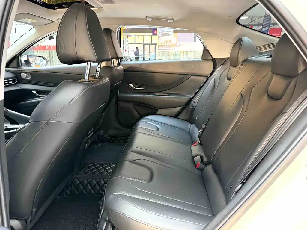 Hyundai Elantra — миниатюра 7