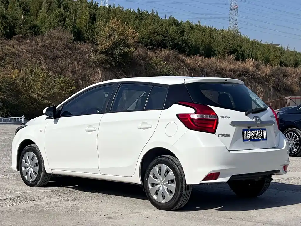 Toyota Yaris L — миниатюра 6