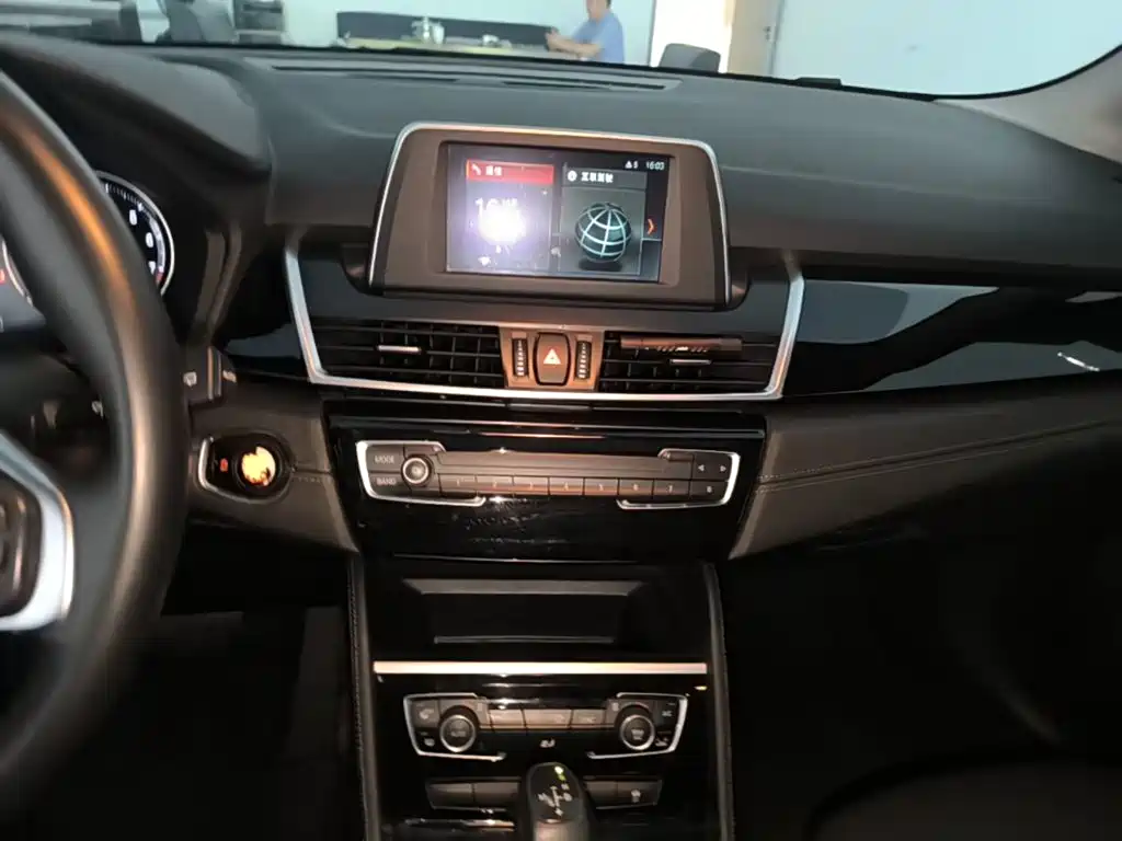 BMW 2 Series Active Tourer — миниатюра 13